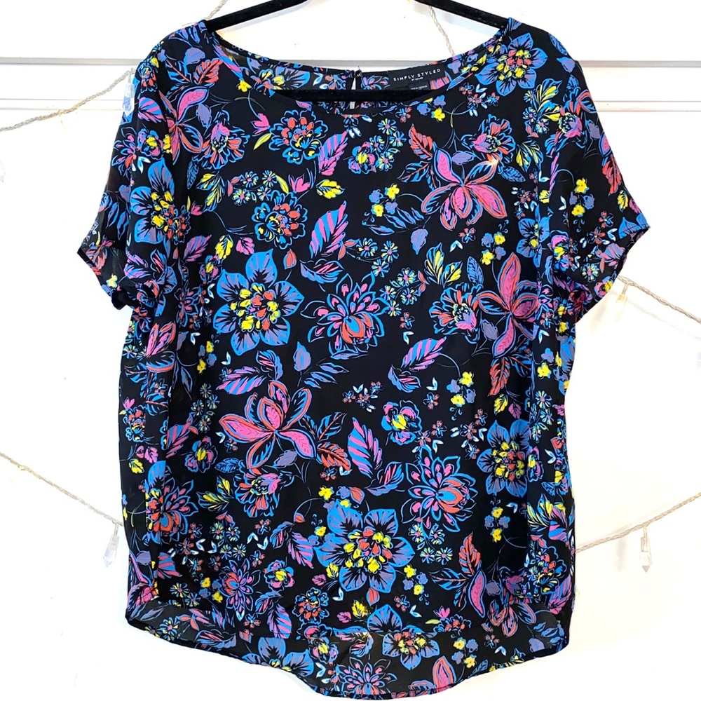 Short Sleeved Floral Blouse NEW